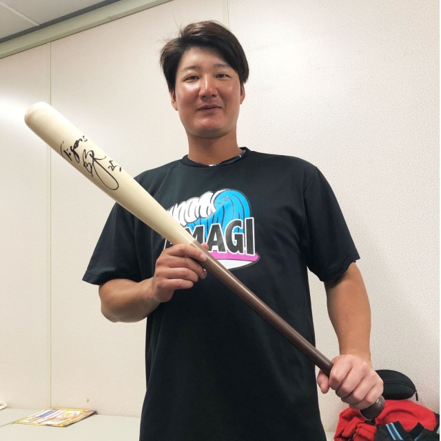 阪神タイガース　選手サイン入りバットスポーツ