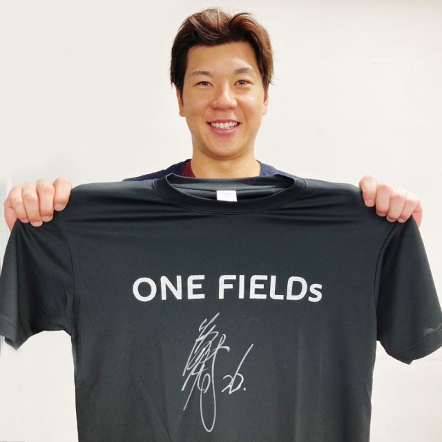 東北楽天ゴールデンイーグルス所属 炭谷銀仁朗選手のサイン入りTシャツ